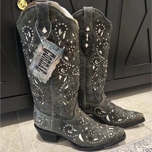 Brand new Corral Vintage cowboy boots